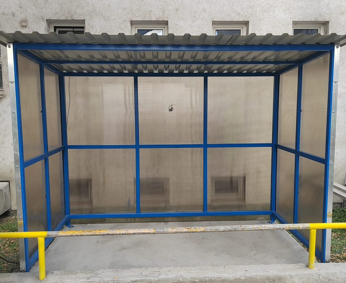 Přístřešek na kola z polykarbonátu