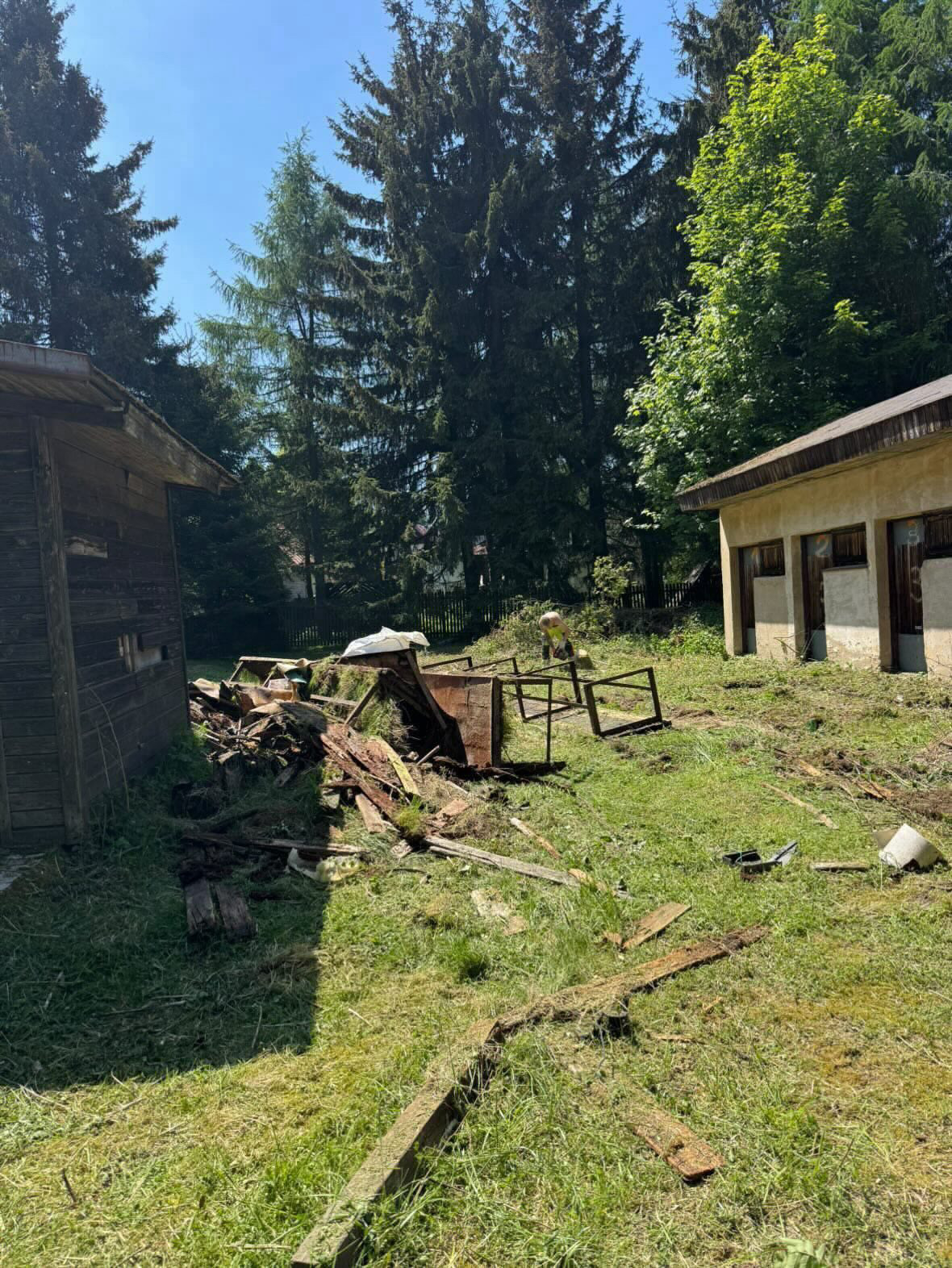 Vyčištění pozemku po bourání