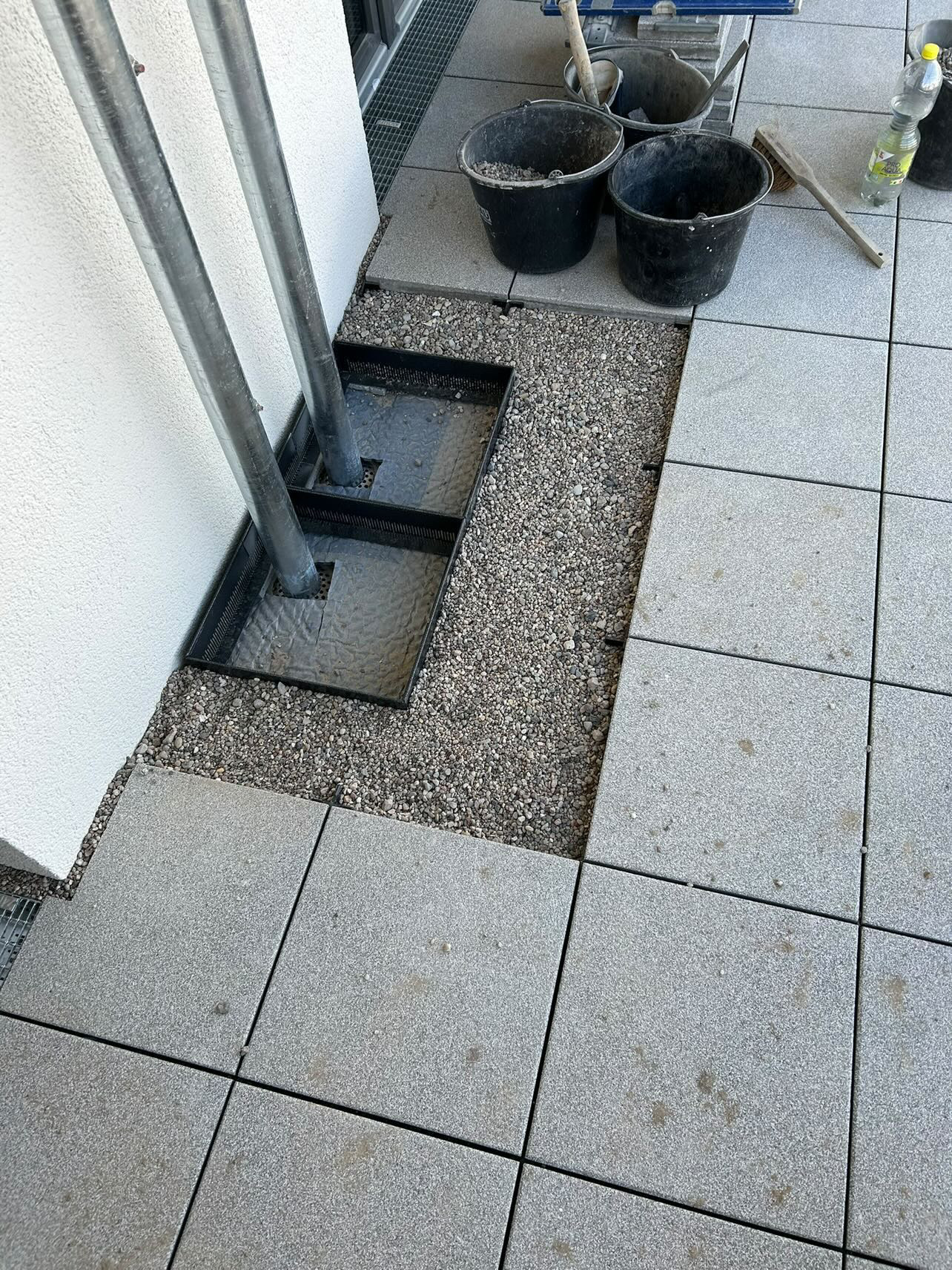 Detail terasy s okapovým kačírkem