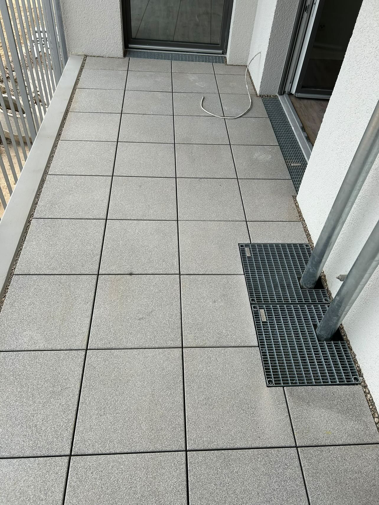 Dokončená terasa z betonové dlažby